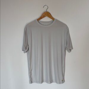 Vuori Strato Tech Crewneck Short Sleeve Medium Silver Grey